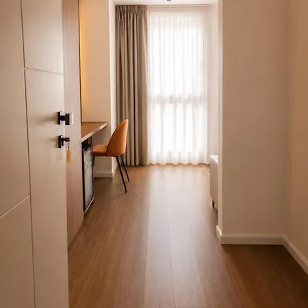 לינה וארוחת בוקר Tirone Luxury 3*
