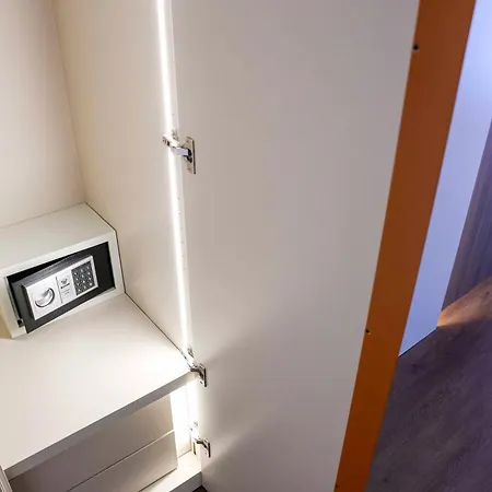 לינה וארוחת בוקר Tirone Luxury