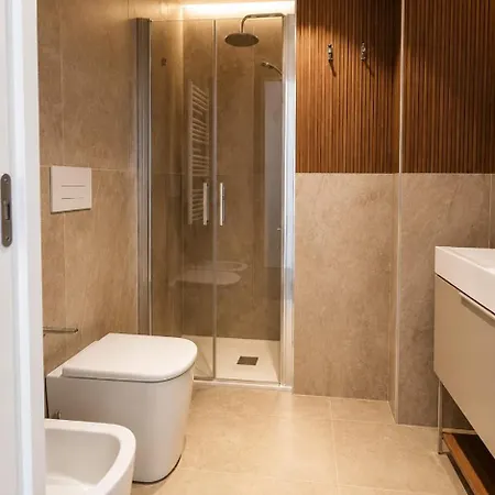 לינה וארוחת בוקר Tirone Luxury