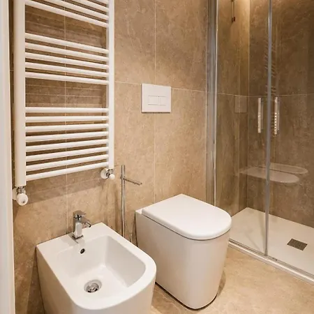 לינה וארוחת בוקר Tirone Luxury