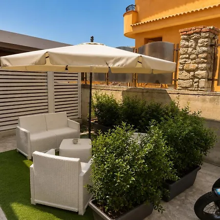 לינה וארוחת בוקר Tirone Luxury