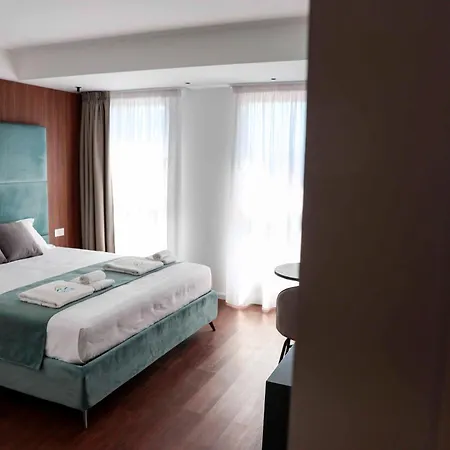 Tirone Luxury فندق مبيت وإفطار 3*
